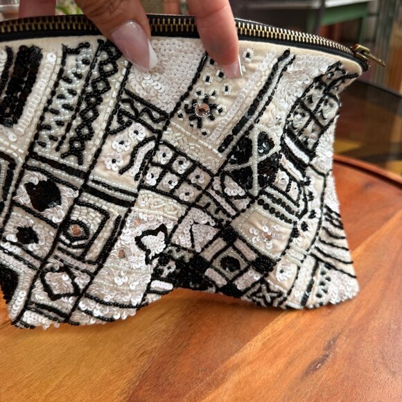 Beaded Black & White Clutch Purse With Geometric Pattern - Picture 4 of 7